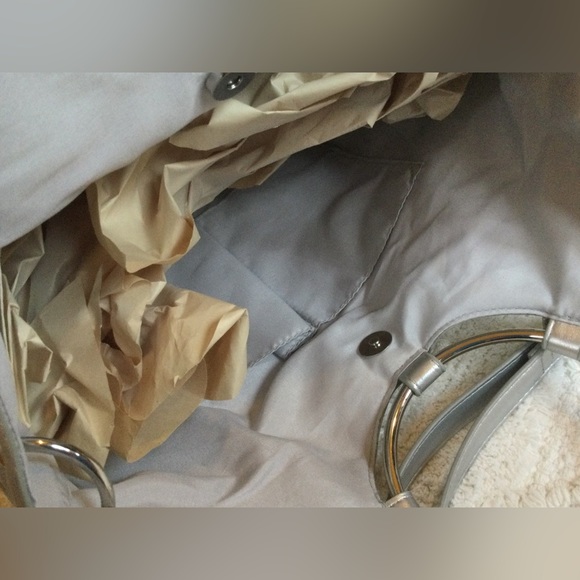 ๐6xHP!!๐๐ NWT! Silver Vegan Leather Bag ๐ - Picture 15 of 16